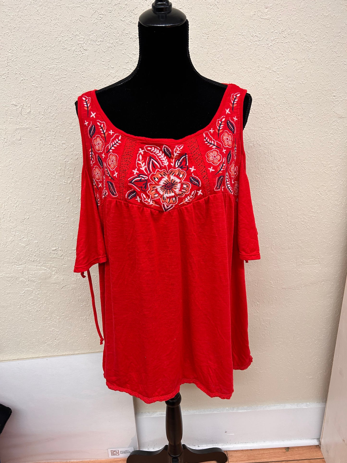 Harper Zoe 3x Red cold shoulder floral embroidered blouse