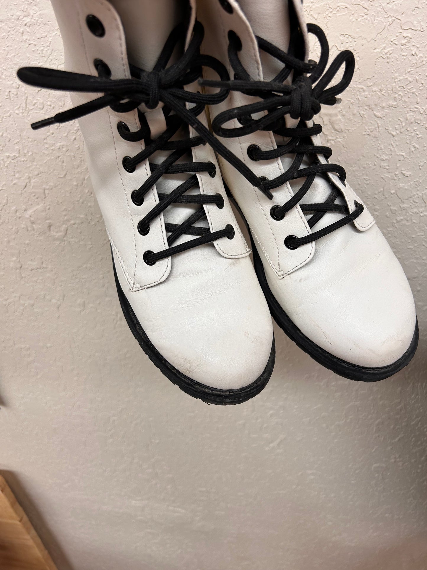 Time & tru 8 white moto booties