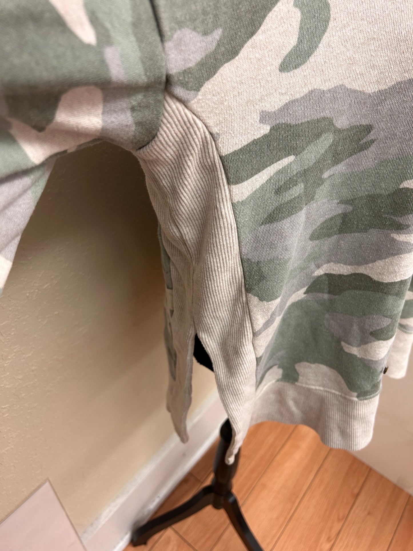 Aerie medium tan & green camo sweater