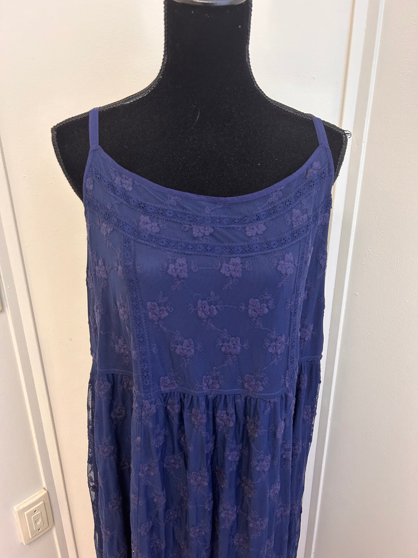 Torrid 3x blue lace maxi dress