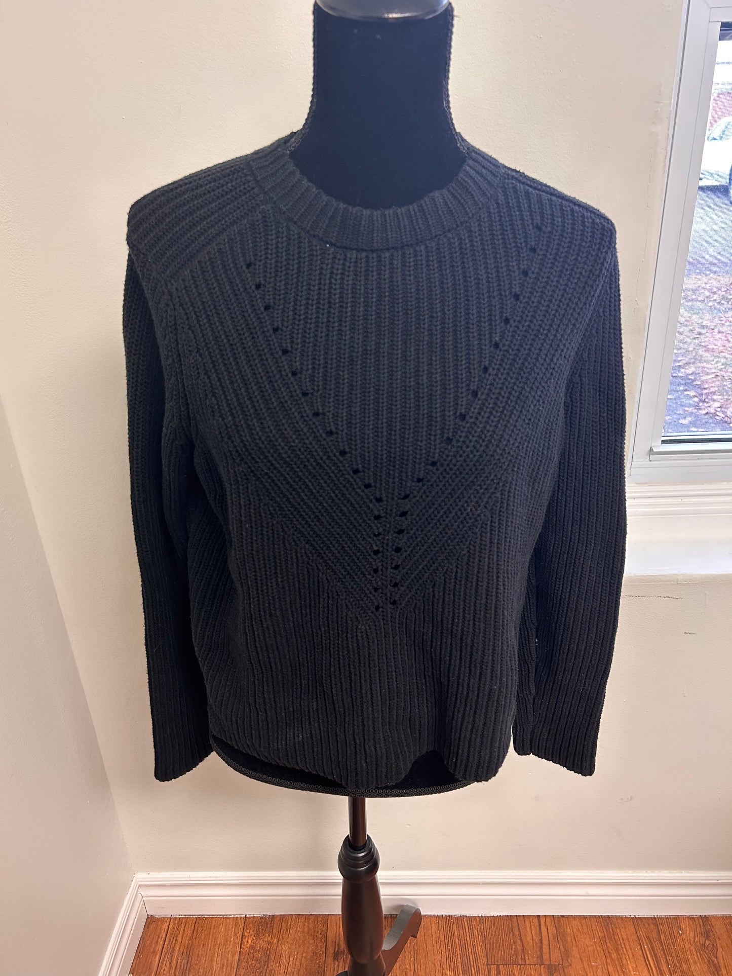 Guess medium black knitted sweater