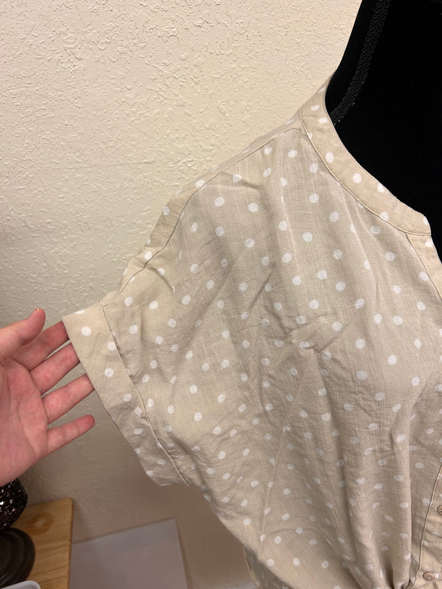 Tahari Xxl tan polka dot button up blouse