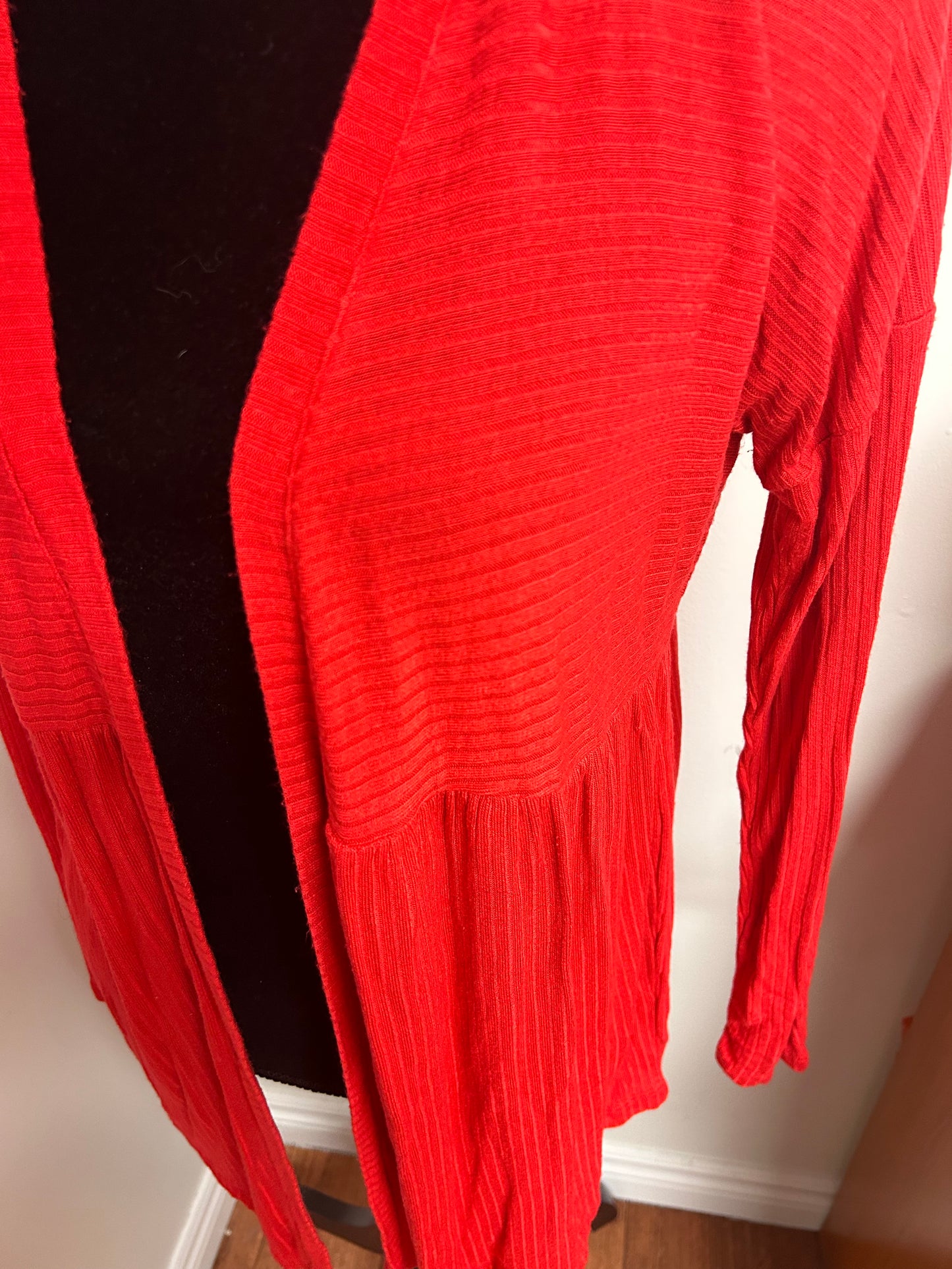 Cupio small red ribbed cardigan