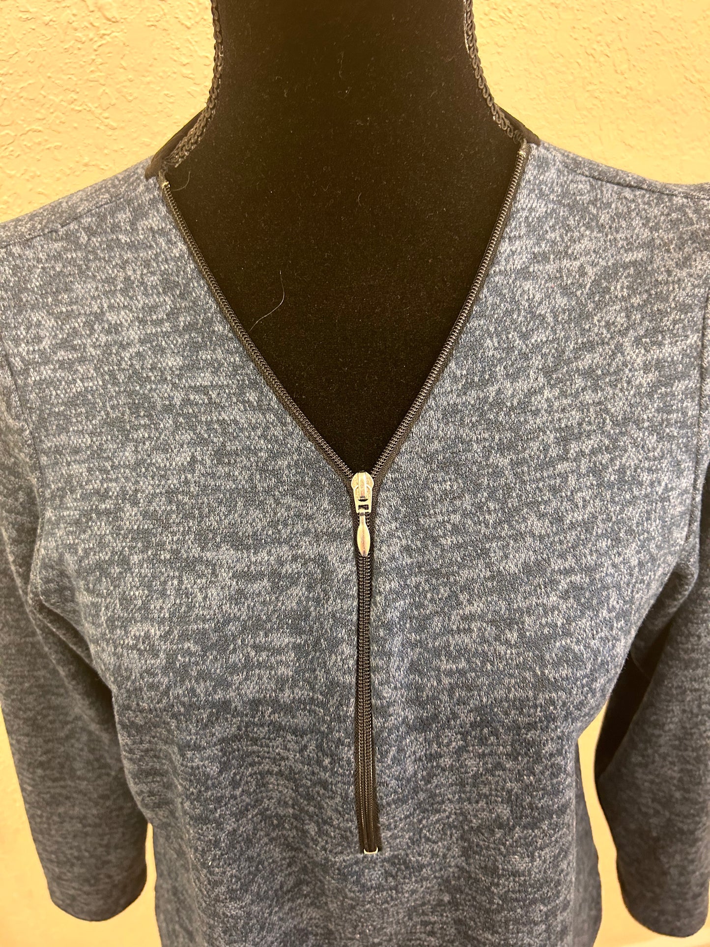 Vintage Lasania 8 navy blue zipper vneck top