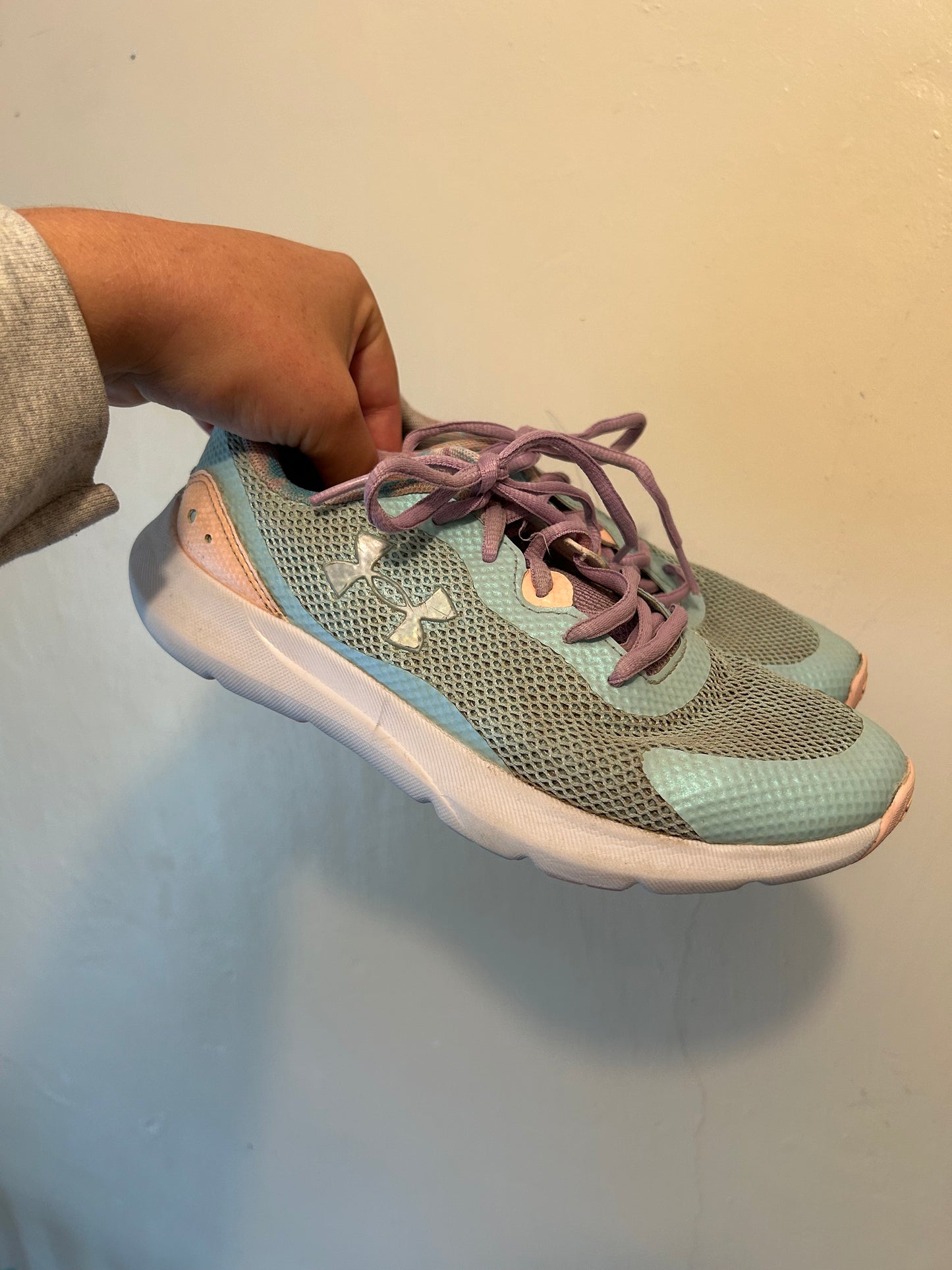 Under armour 5Y blue runners