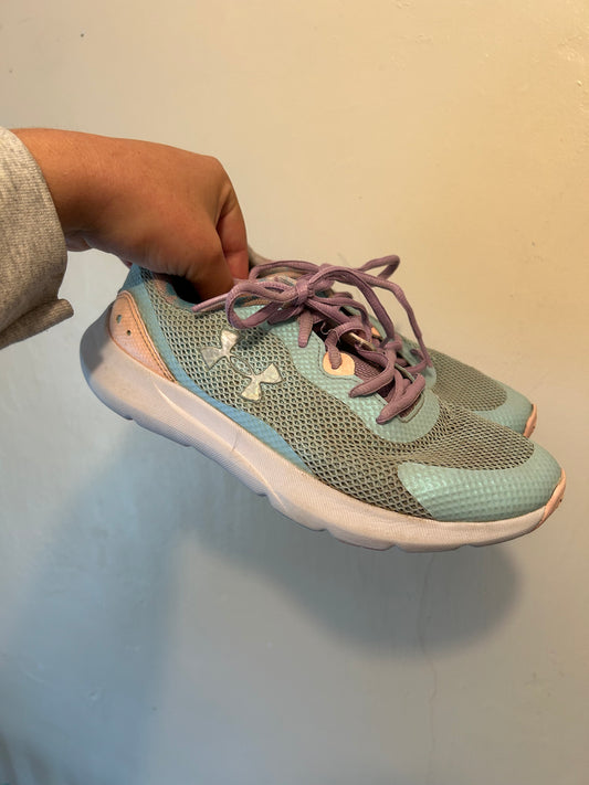 Under armour 5Y blue runners