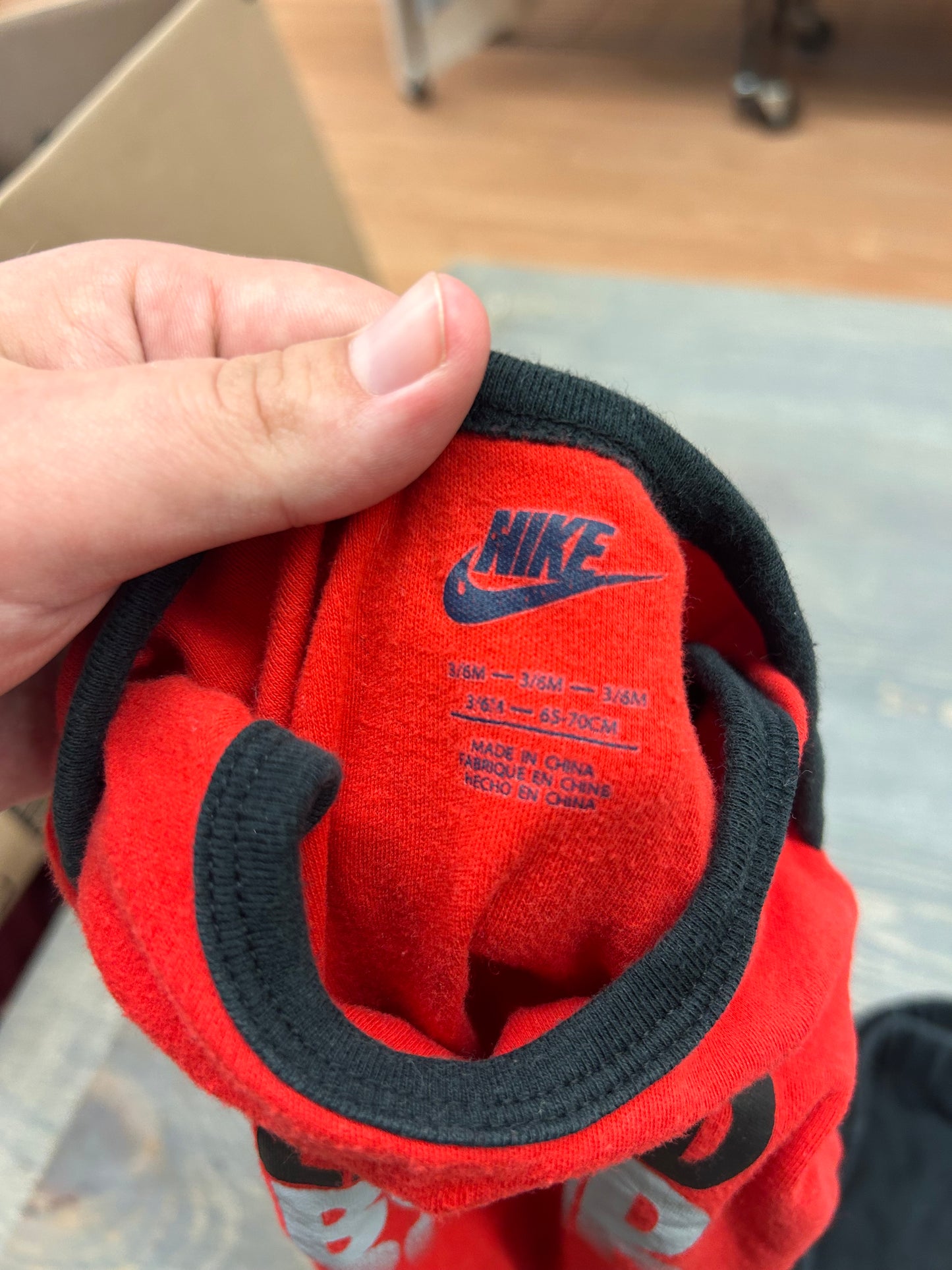 Nike 3/6m red & black 2pc set