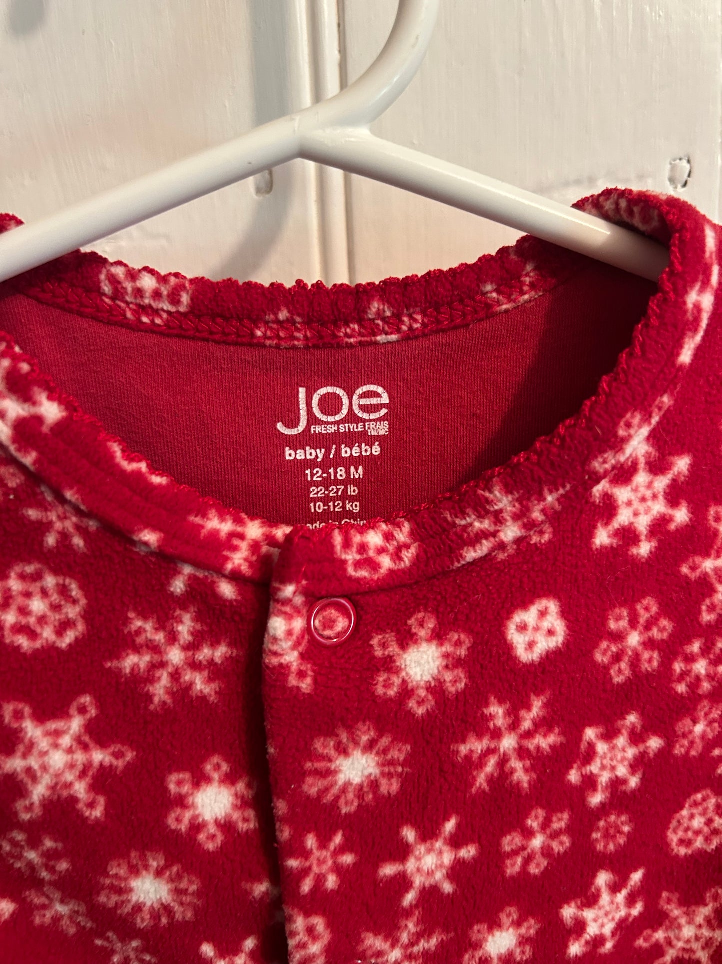 Joe fresh 12/18m red snowflake button up footless fleece sleeper