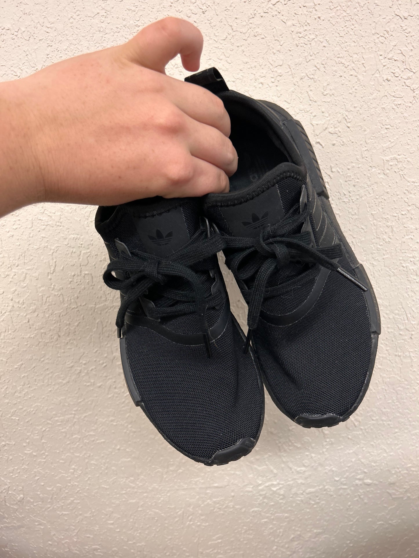 Adidas women’s 5.5 black runners