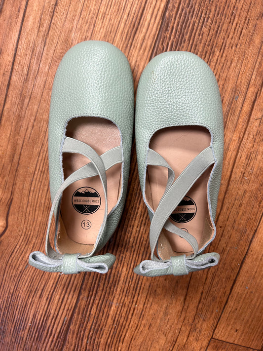 NEW West coast moccasins 13 mint ballet flats