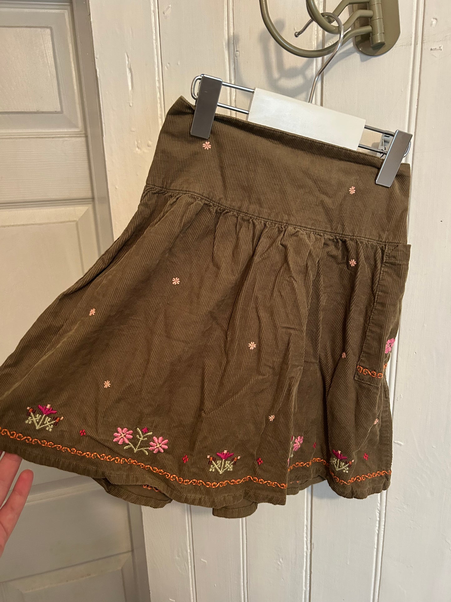 Gymboree 6 green corduroy floral embroidered skirt