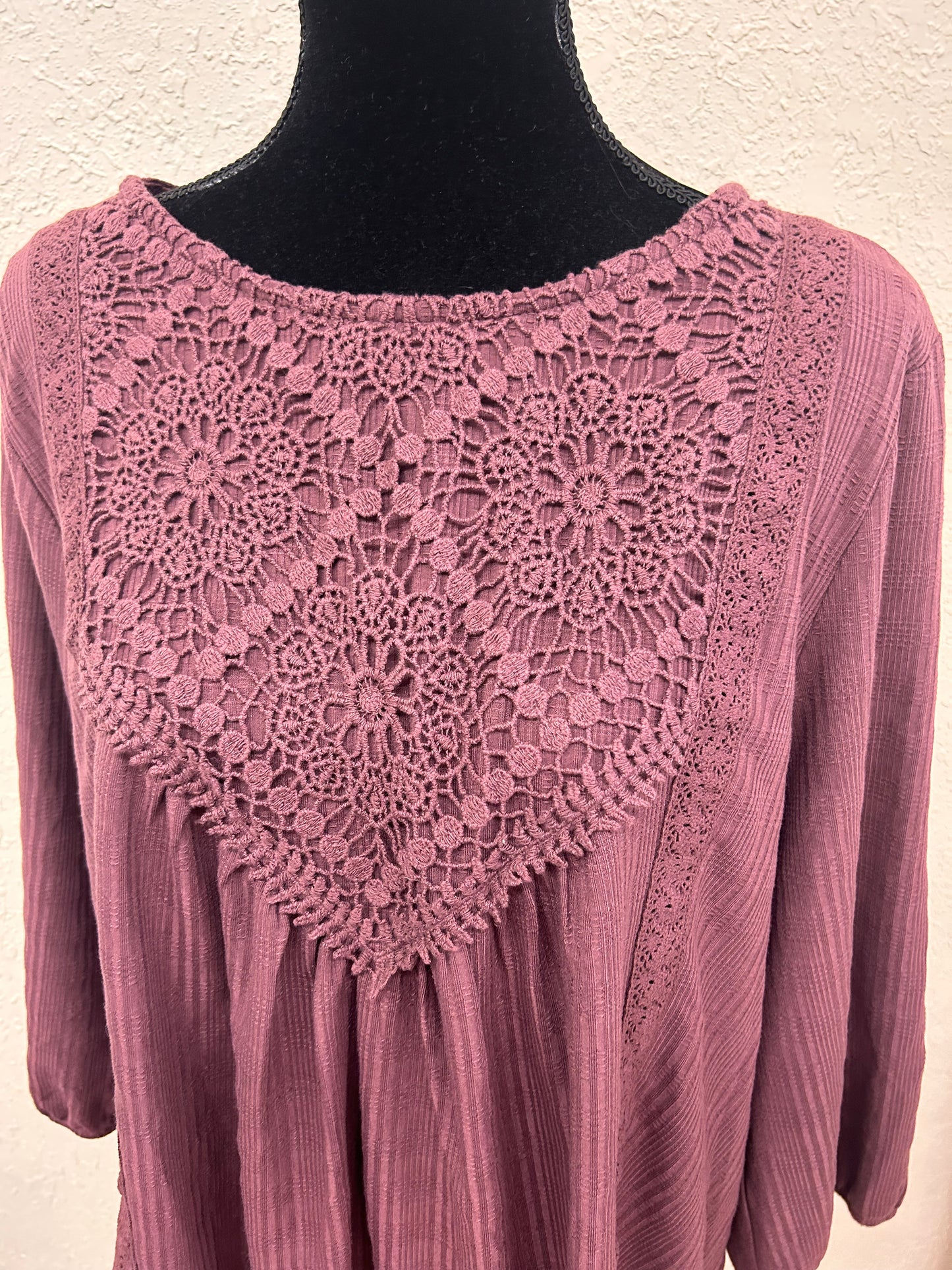 Maurcies 2x purple lace blouse