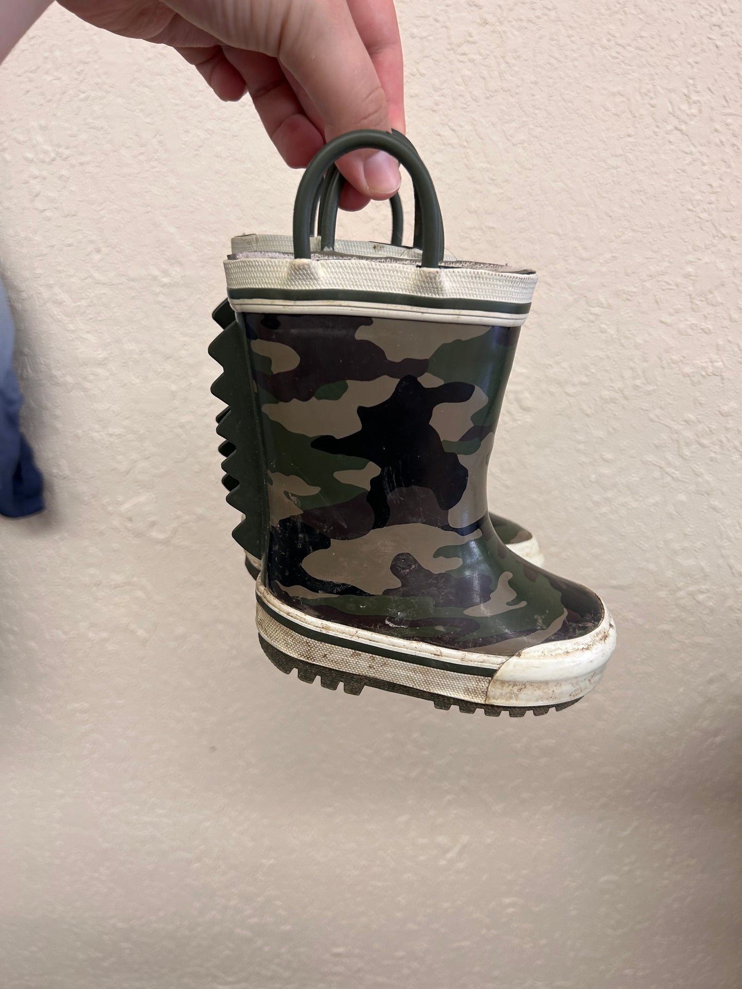 Infant 4 green camo rubber boots