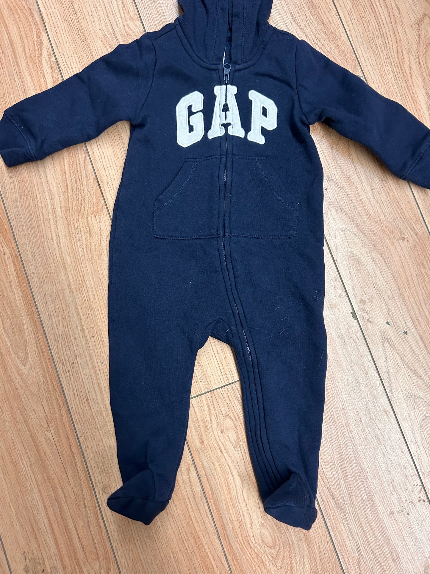 Gap 6/12m navy blue sweater romper