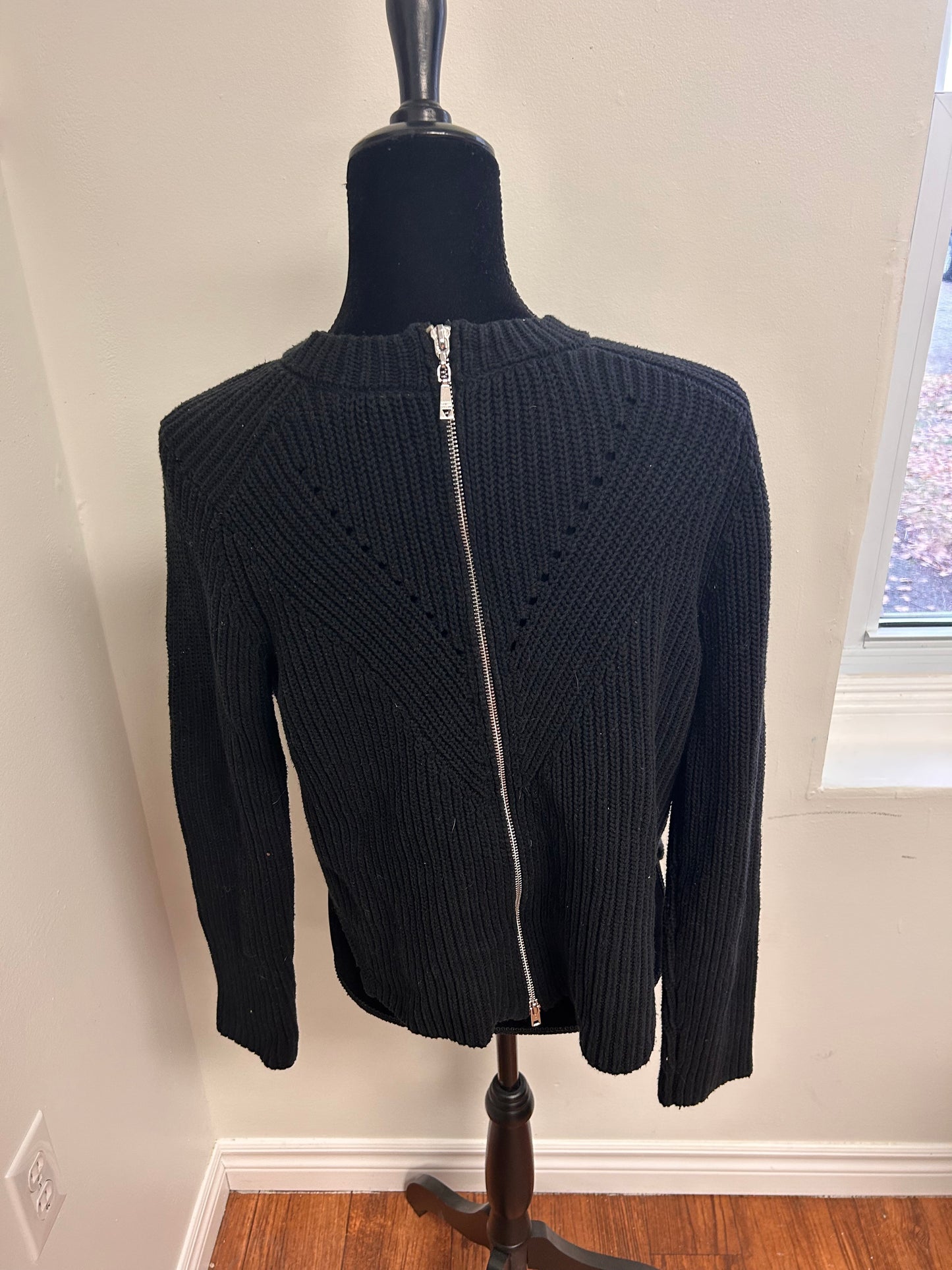 Guess medium black knitted sweater