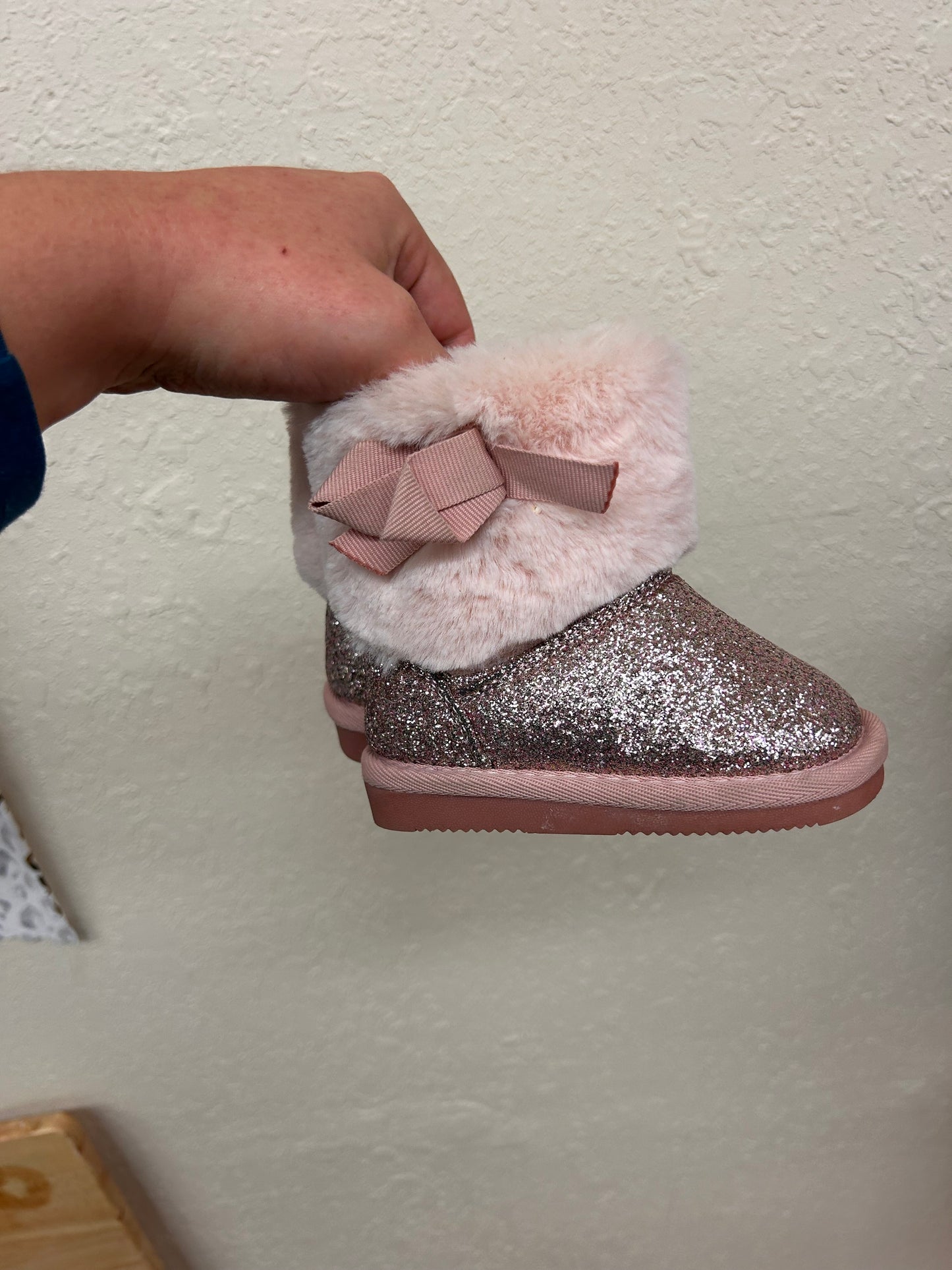 Joe fresh 5 pink glitter ugg boots