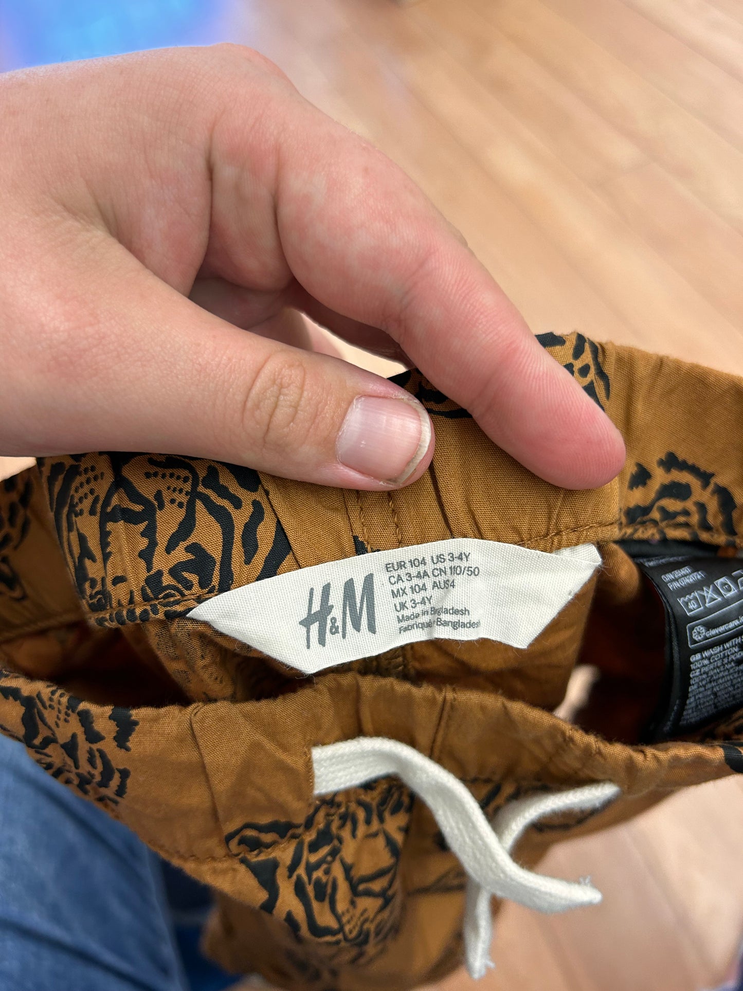 H&M 3/4t brown tiger shorts