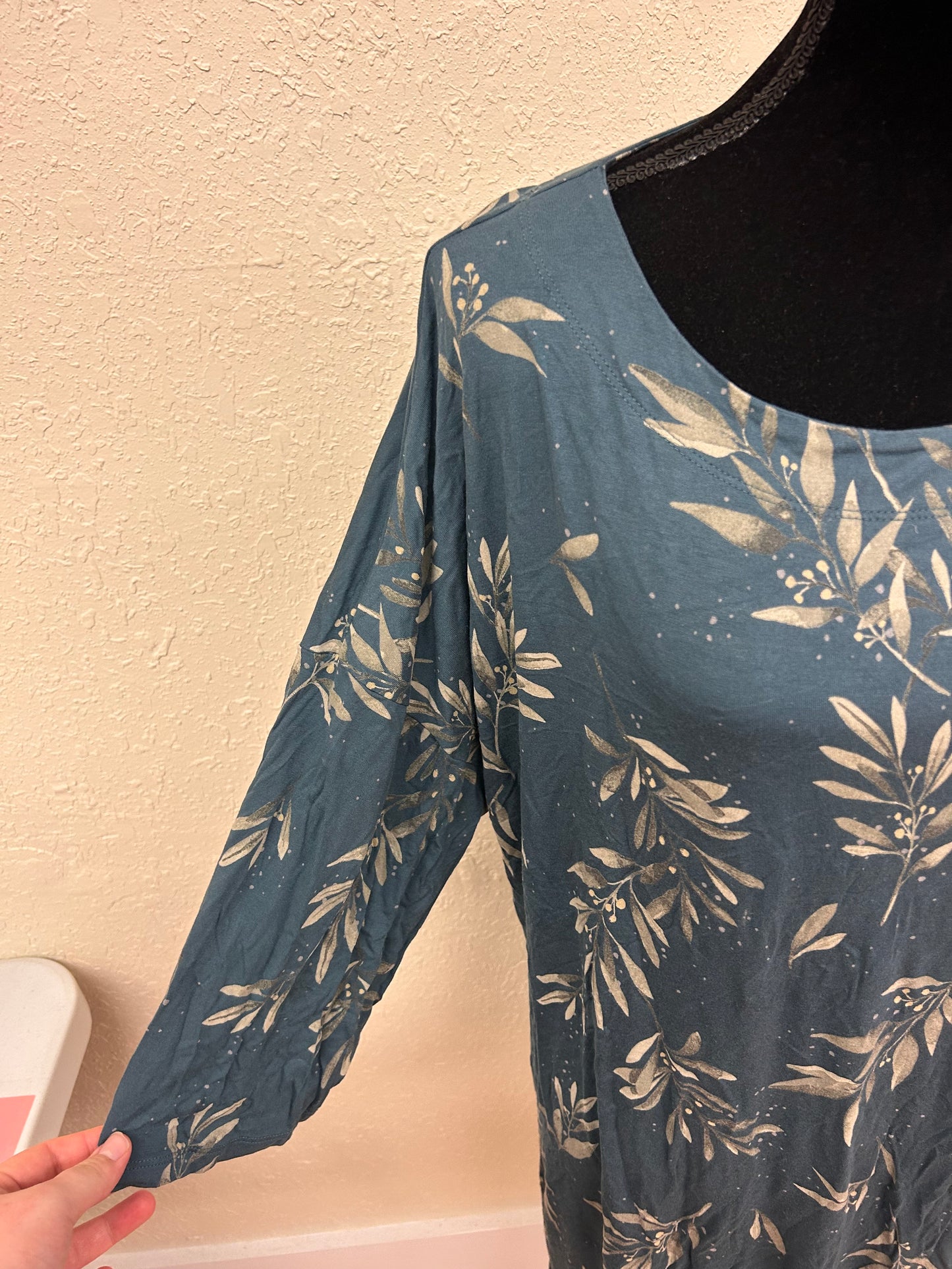 Reitmans 2x blue floral tunic