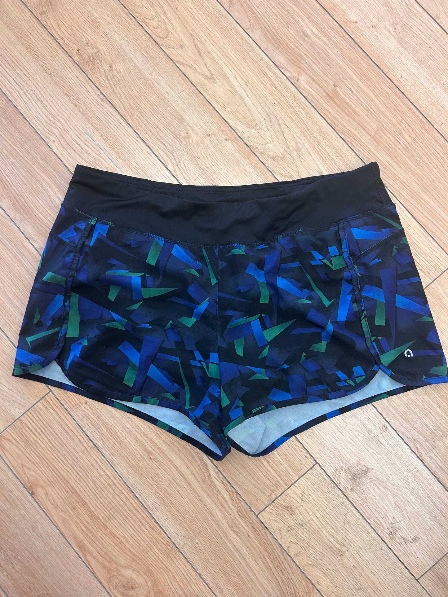 Hyba Xxl blue & green geometric print athletic shorts