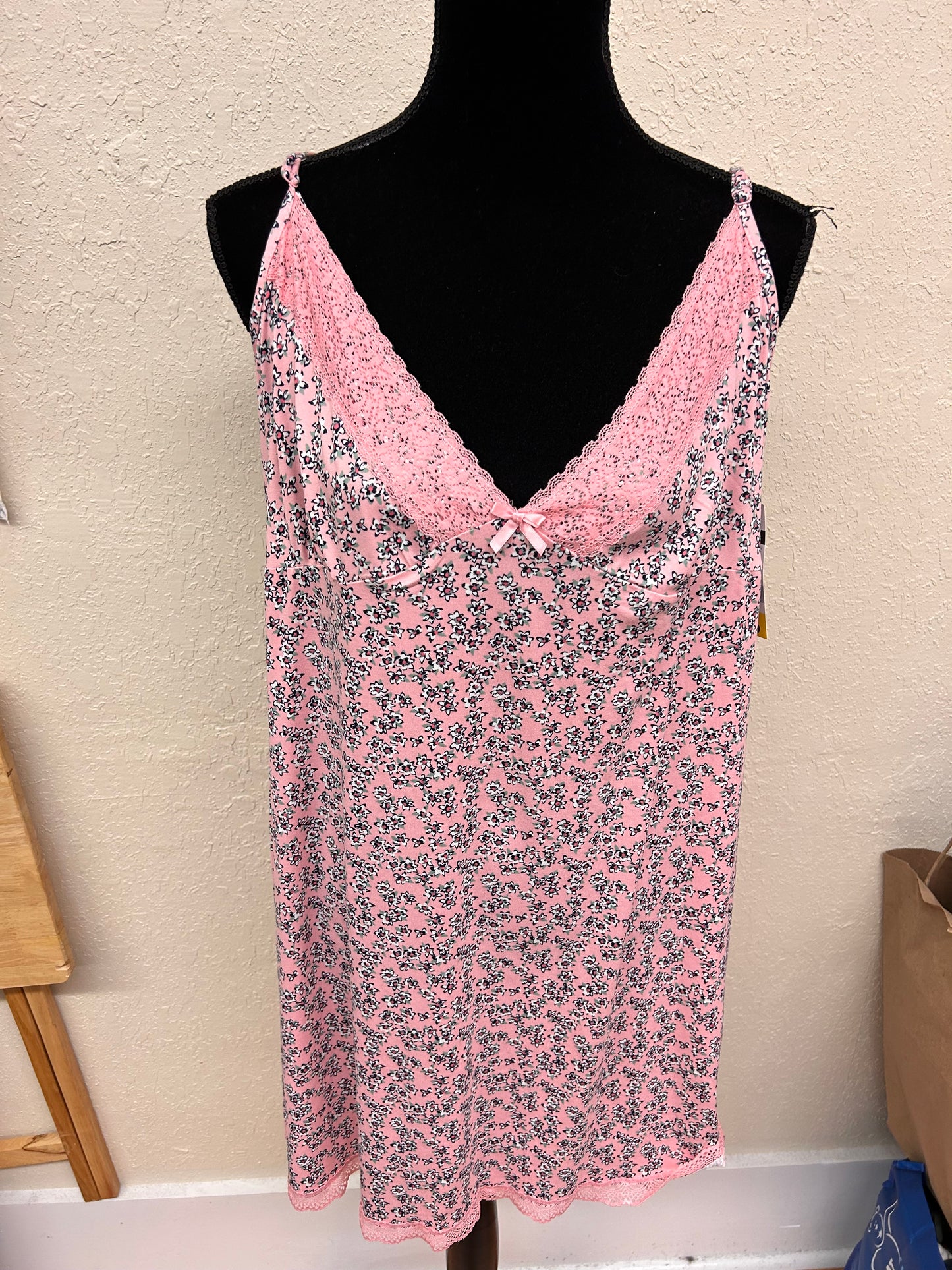 NEW Lily Morgan 1x pink floral tank