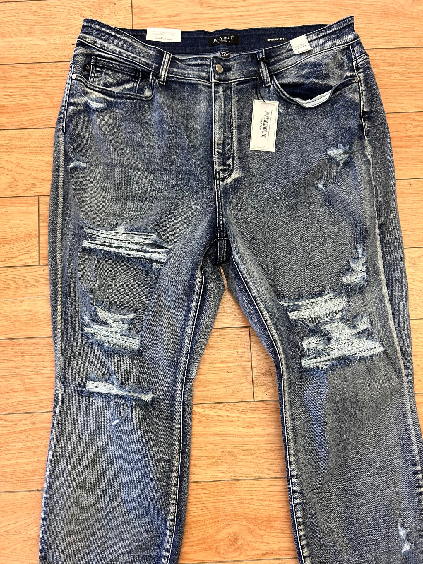 NEW Judy blue 22w medium wash boyfriend distressed jeans