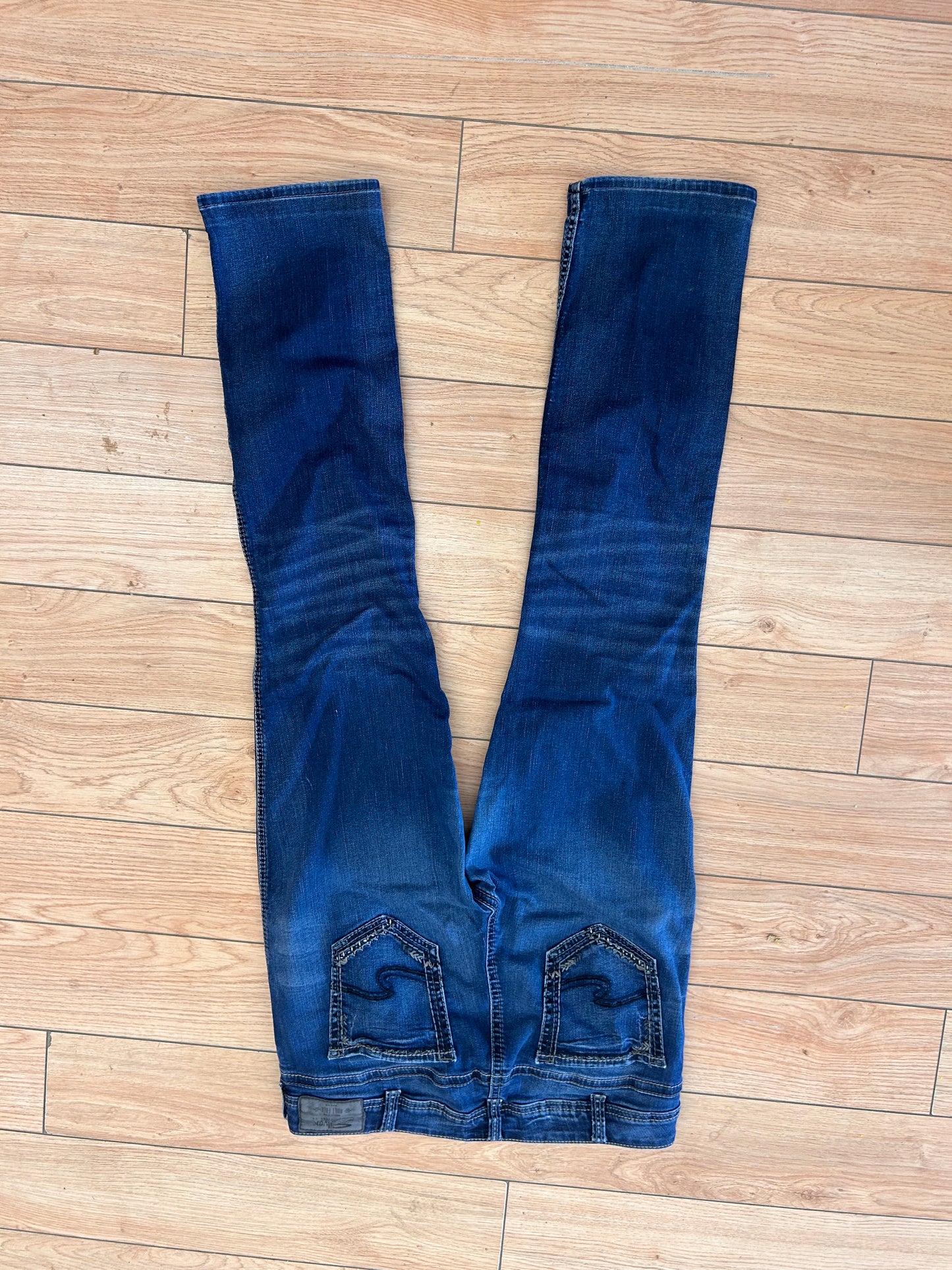 Silver jeans 32 Elyse mid rise straight leg jeans