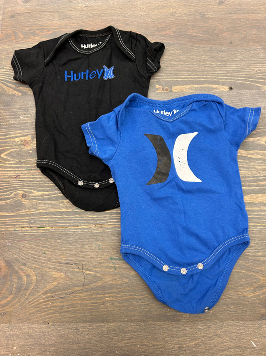 Hurley 0/3m blue & black onesie bundle