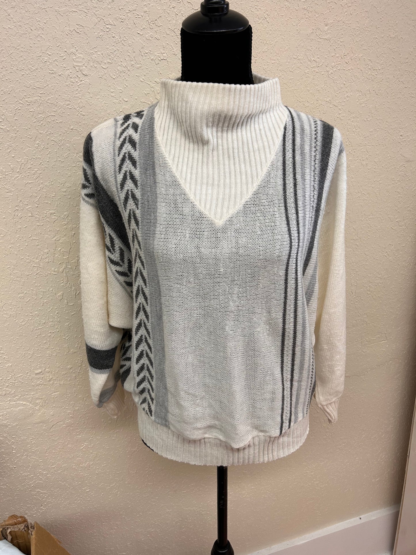 Vintage universal knit medium black & white sweater