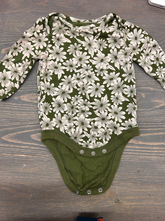 Gap 3/6m green & white floral onesie