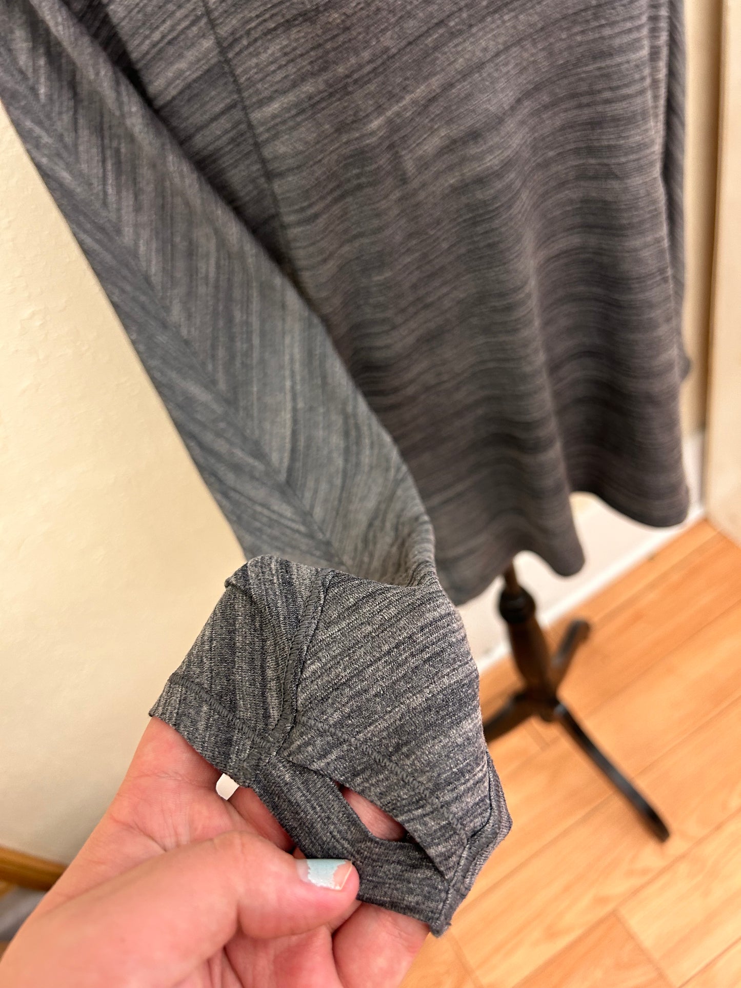 Lululemon 10 grey long sleeve shirt