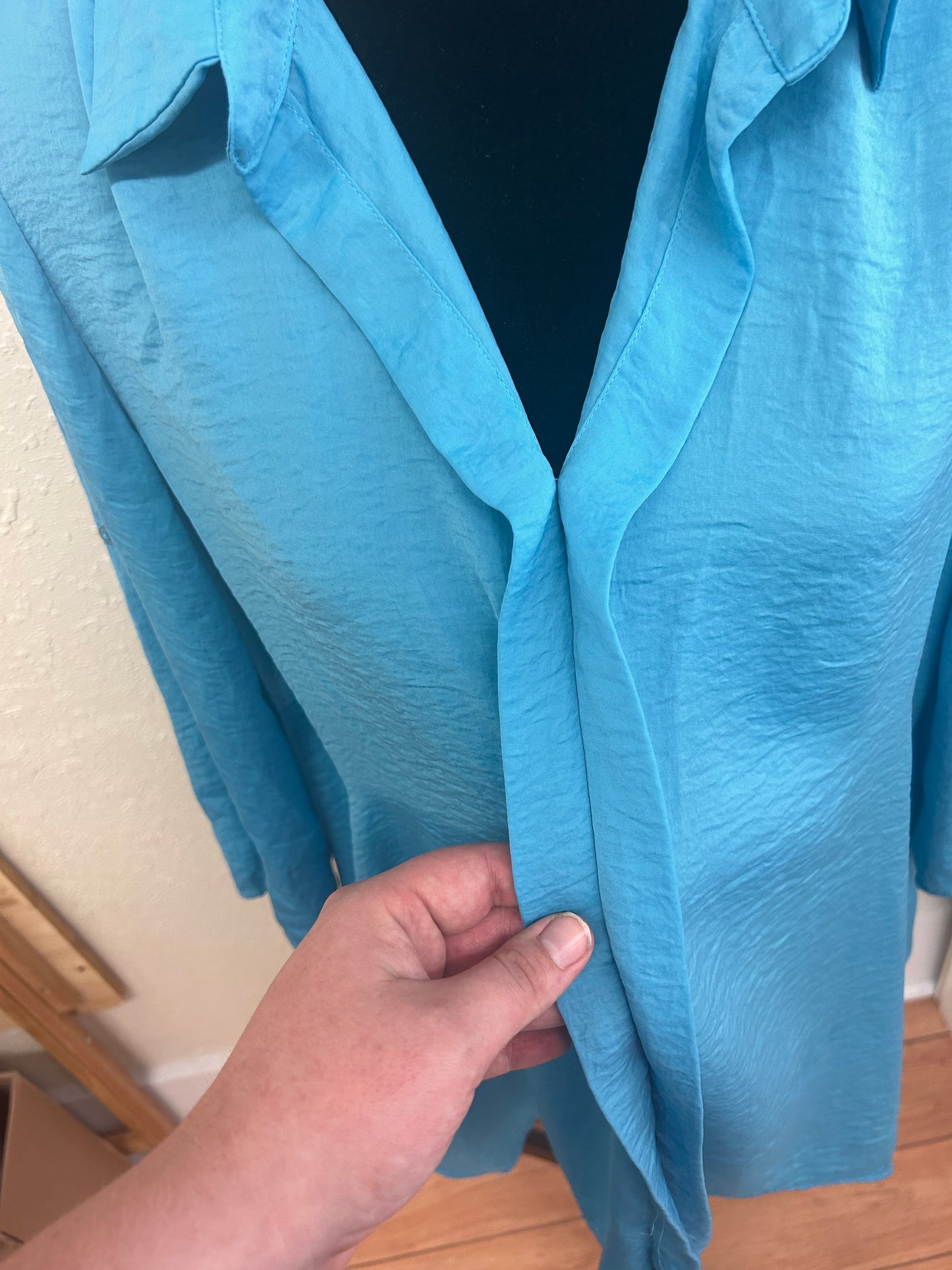 Size 6 teal linen vneck ruffle shirt