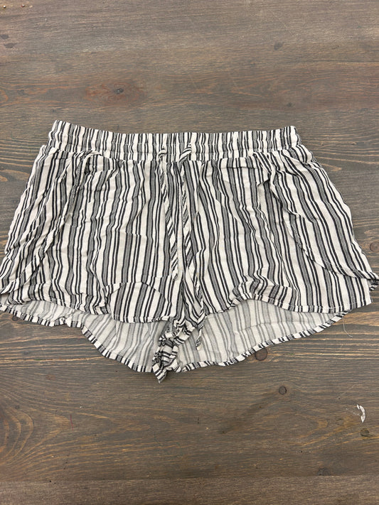 Ardene medium white & grey striped scalloped shorts