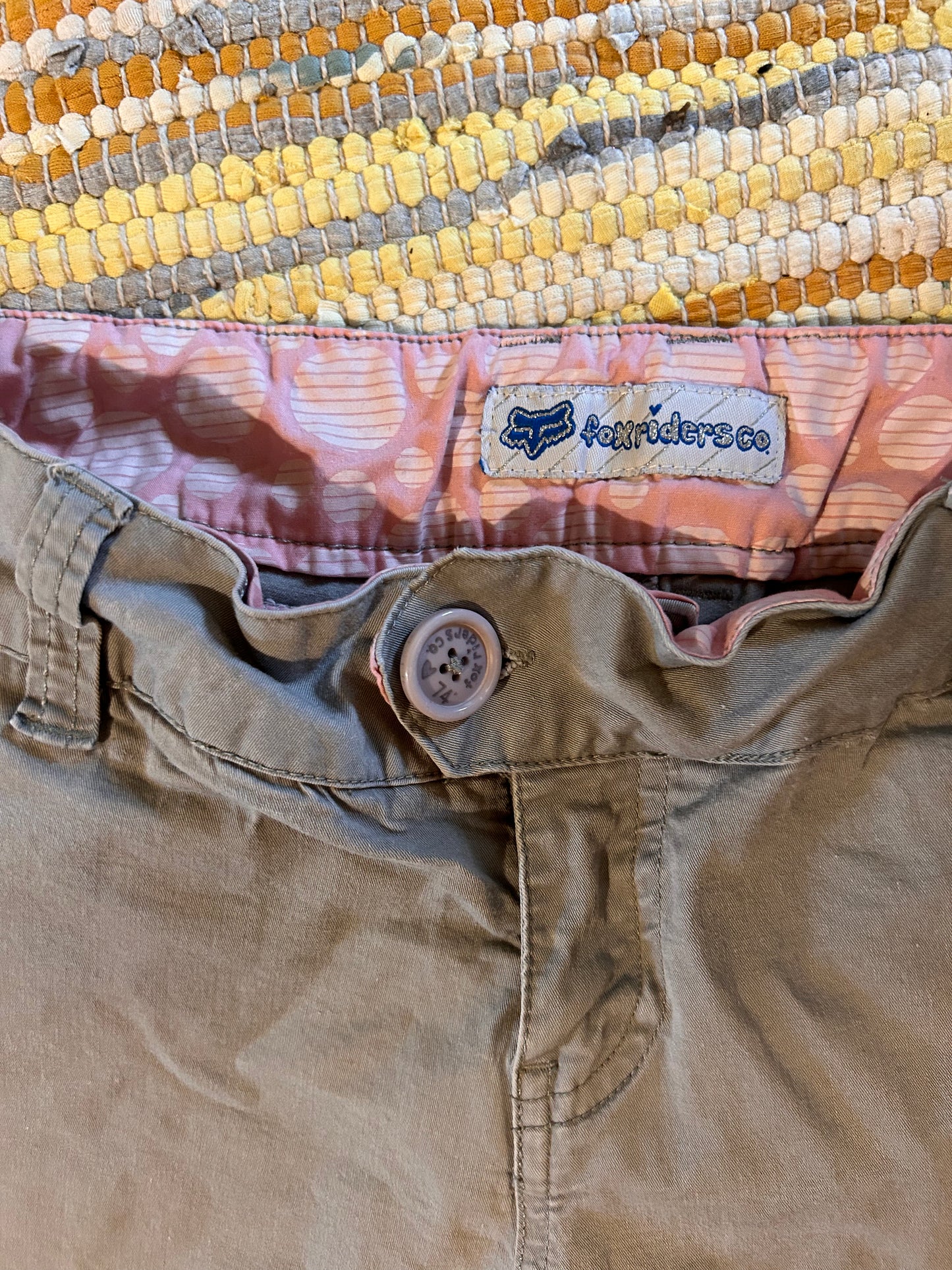 Fox size 9 tan capris