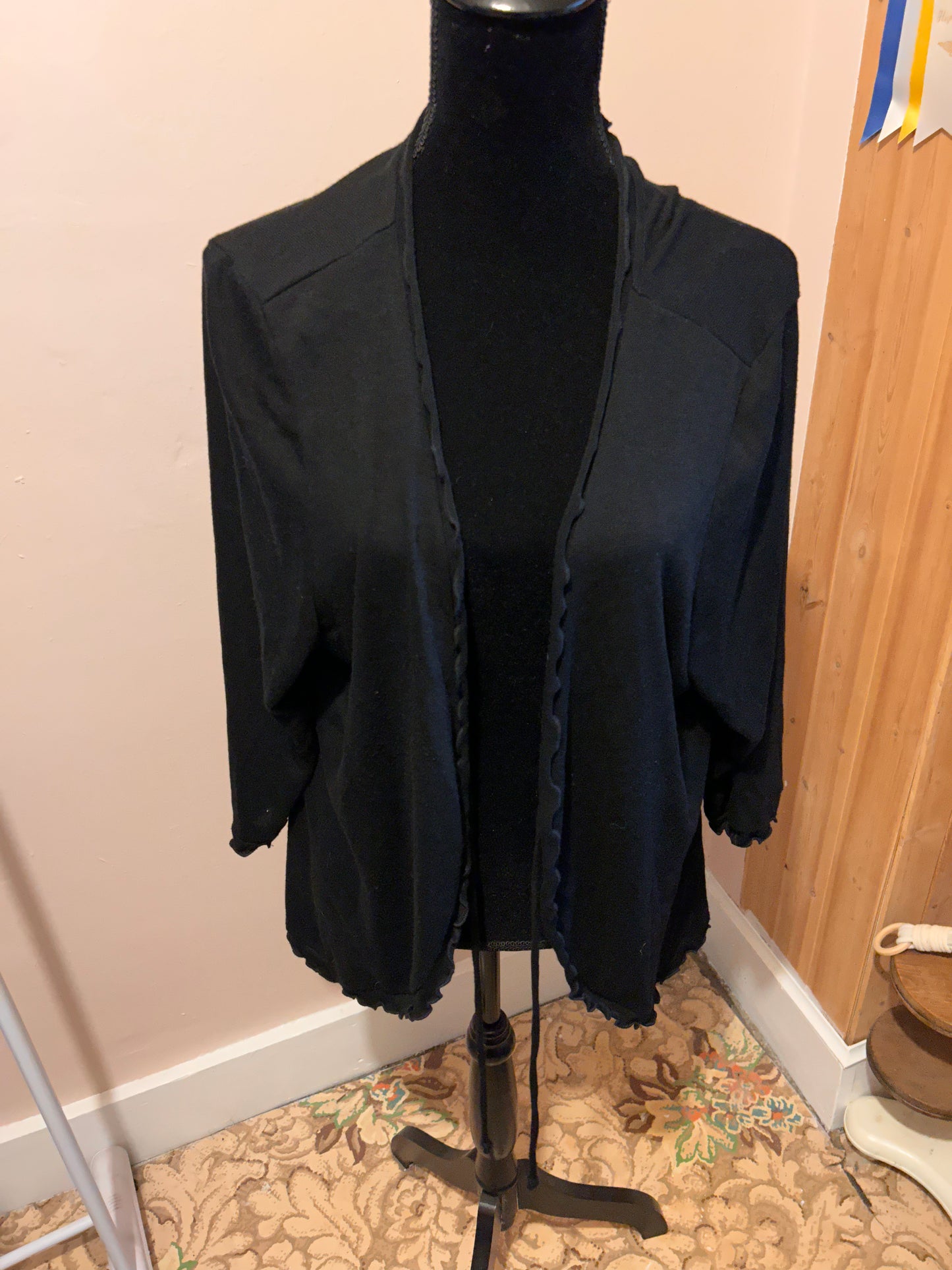 Vintage studio 1940 black scalloped edge cardigan