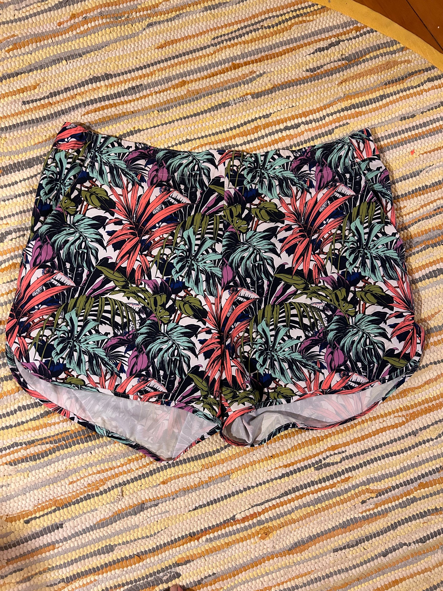 Columbia 2x floral athletic shorts